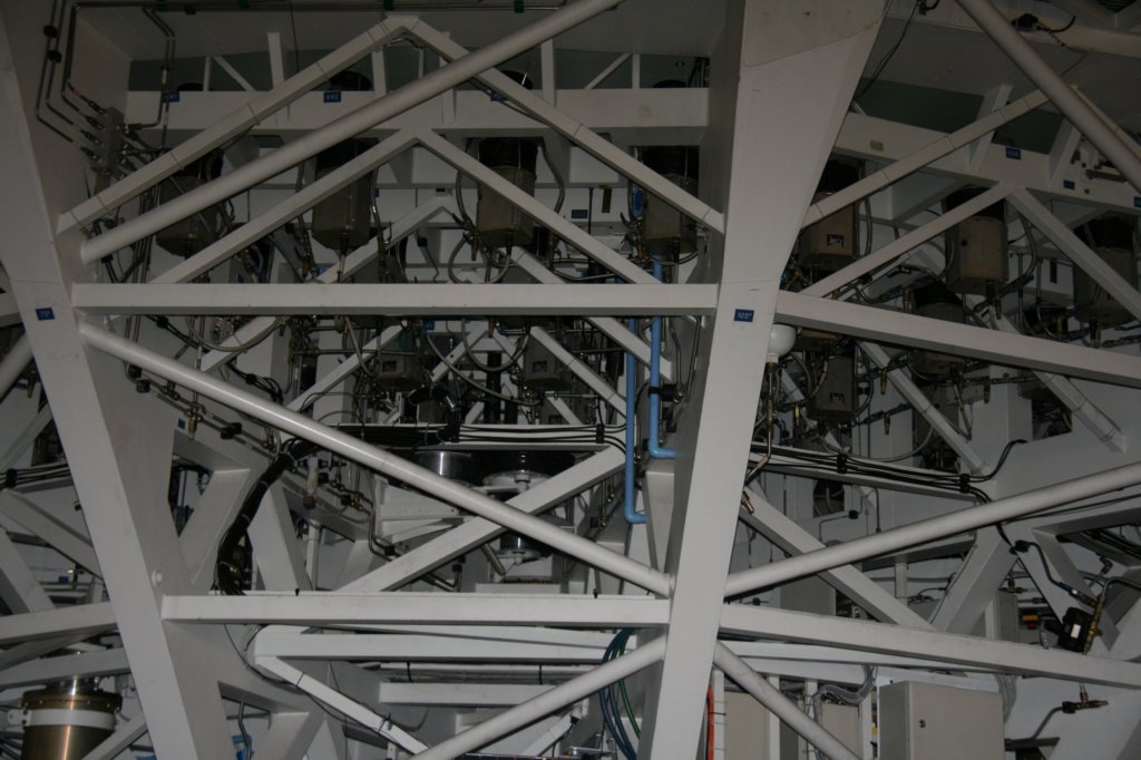 paranal8metermirrorsupport.jpg