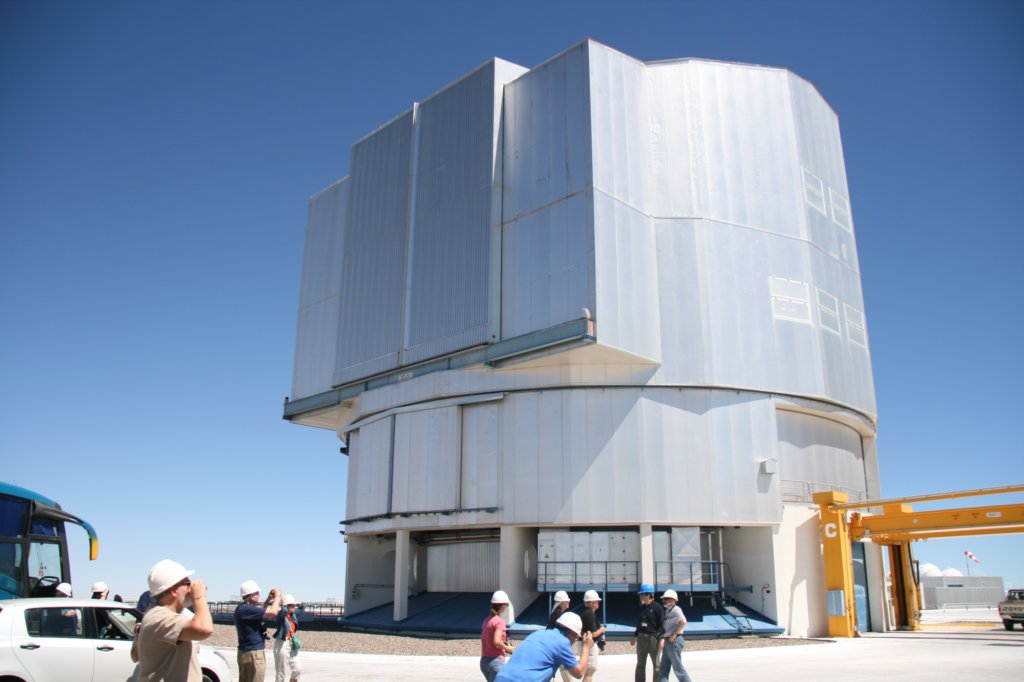 paranal8metertelescope.jpg